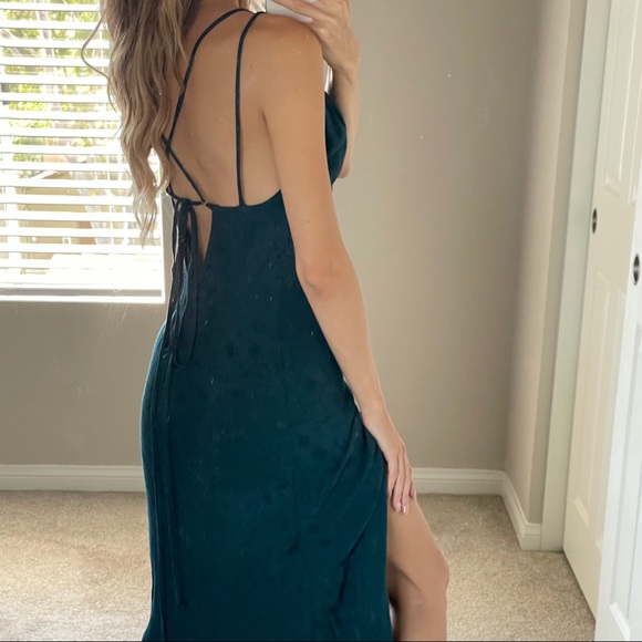 PLANET BLUE | Emerald long maxi dress - Picture 3 of 4